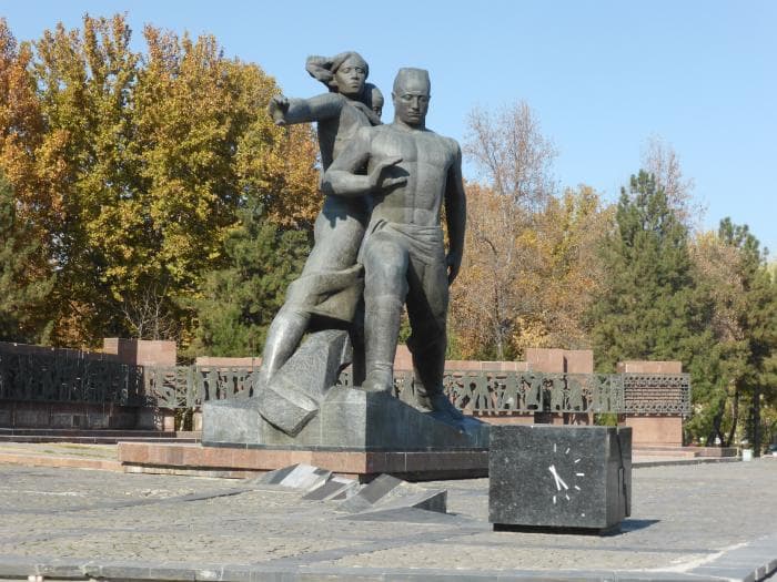 Площадь монумента «Мужества» реконструируют