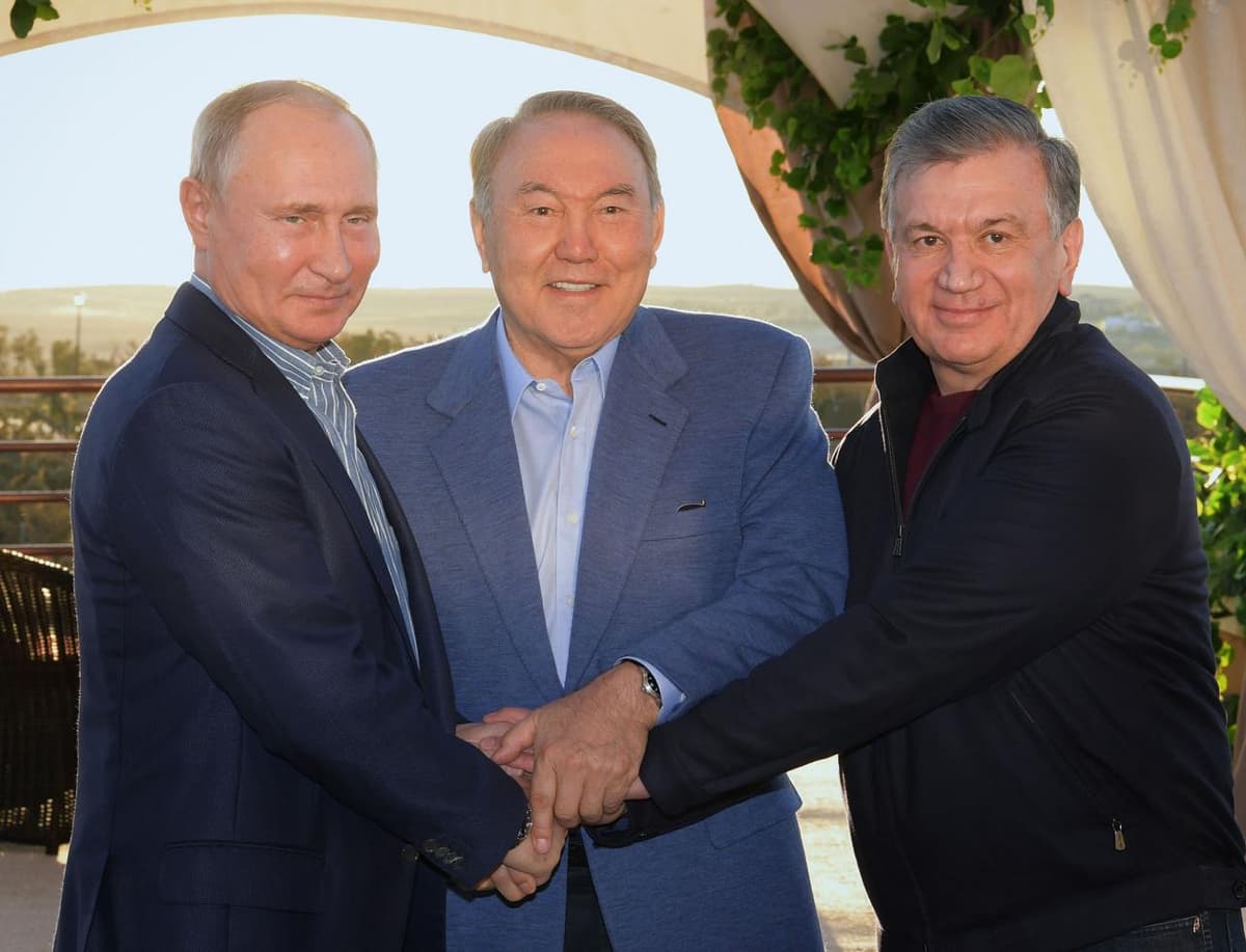 Mirziyoyev, Putin va Nazarboyevning norasmiy uchrashuvi videosi paydo bo‘ldi