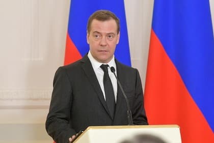 Медведев Россиядаги янги йил таътиллари узундан-узоқ эканлигидан шикоят қилди