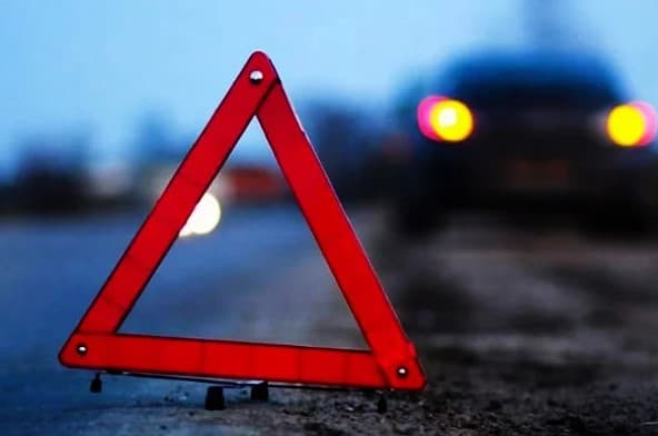 Toshkentda «Neksiya» haydovchisi YPX xodimini urib, yana uchta avtomobilga zarar yetkazdi