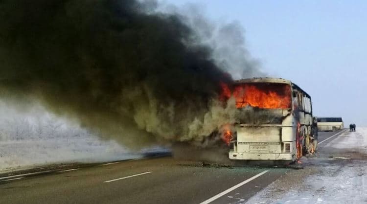 Родственники жертв сгоревшего в Казахстане автобуса считают, что их дети живы