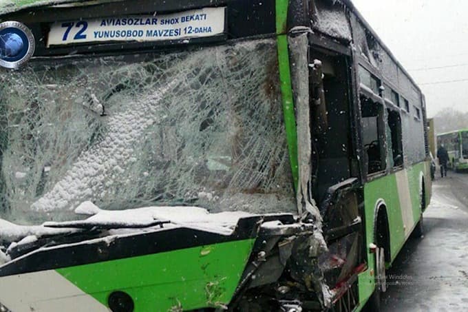 Toshkentda avtobus bilan to‘qnashuv sodir etgan inkassatorlik mashinasi haydovchisi ikki yarim yilga qamaldi