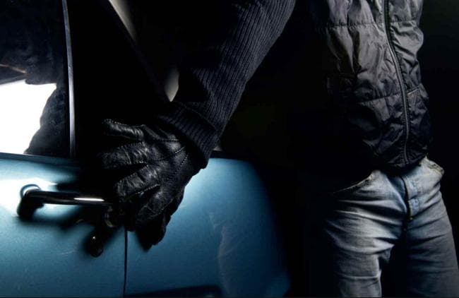 Toshkentda uch nafar shaxs «Kobalt» ichidan 9000 dollarni o‘g‘irladi