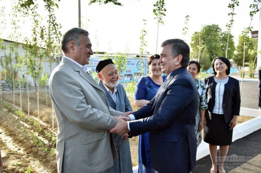 Shavkat Mirziyoyev Chilonzordagi mahallada faollar bilan muloqot qildi