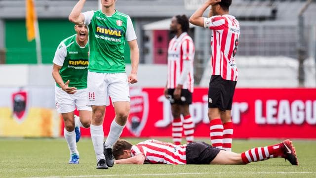 Futbolchi o‘z darvozasiga 40 metrdan gol urib qo‘ydi