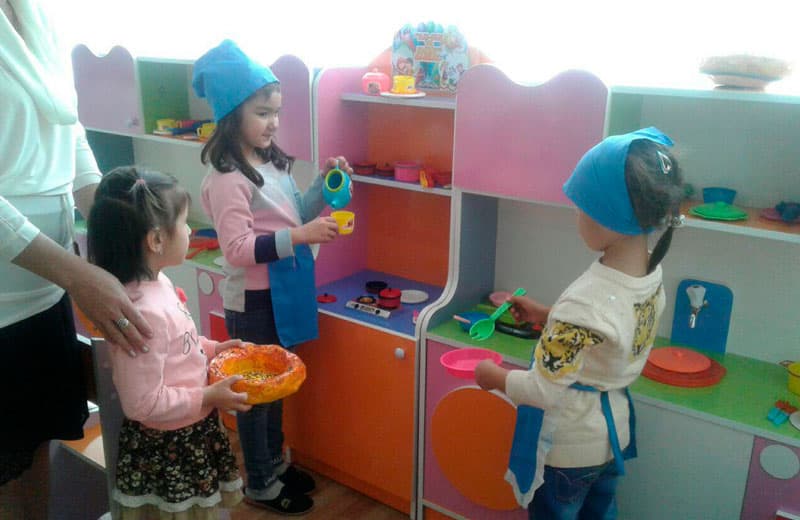Boshlang‘ich ta'limga majburiy yillik tayyorlov qaysi shahar va tumanlarda joriy etiladi?