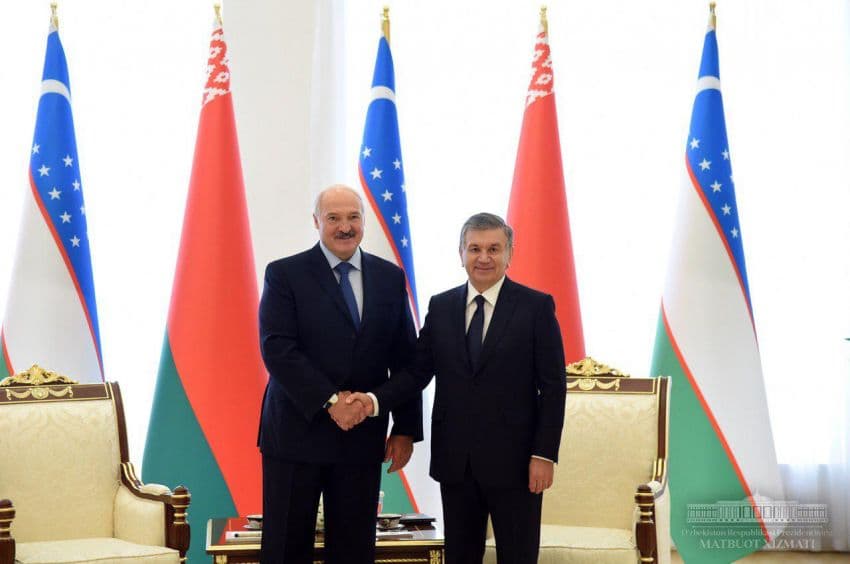 Лукашенко предложил Мирзиёеву построить посольство Узбекистана напротив своего дворца