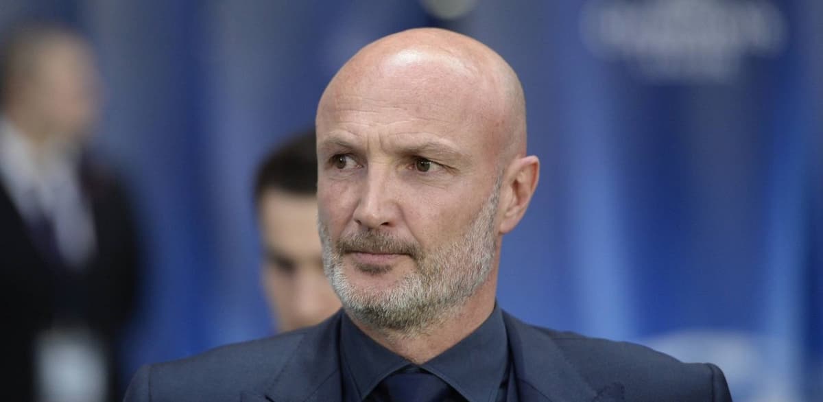 Sobiq jahon chempioni “Oltin to‘p”ni “futbolni mazax qilish” deb atadi