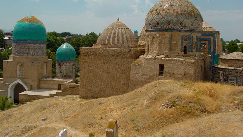 Qotil o‘g‘il mayiti ota qabri yonidan halovat topdi