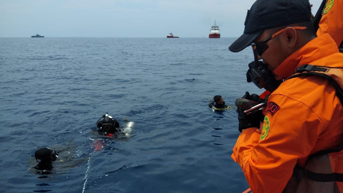 Indoneziyadagi fojia. Boeing halokatga uchragan joydan video e'lon qilindi