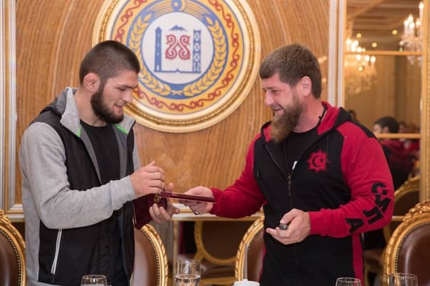 Ramzon Qodirov Habib Nurmagomedovga mashina sovg‘a qildi