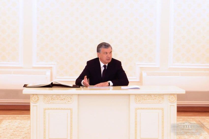 Prezident Buxoroda yig‘ilish o‘tkazdi. Sustkashlikka yo‘l qo‘yayotgan mutasaddilar jiddiy ogohlantirildi