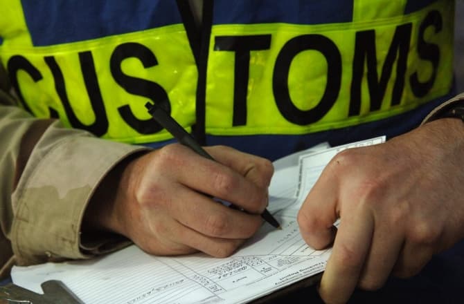 Jismoniy shaxslar 5 ming AQSh dollargacha bo‘lgan tovarlarni bojxona deklaratsiyasi topshirmasdan olib chiqadi