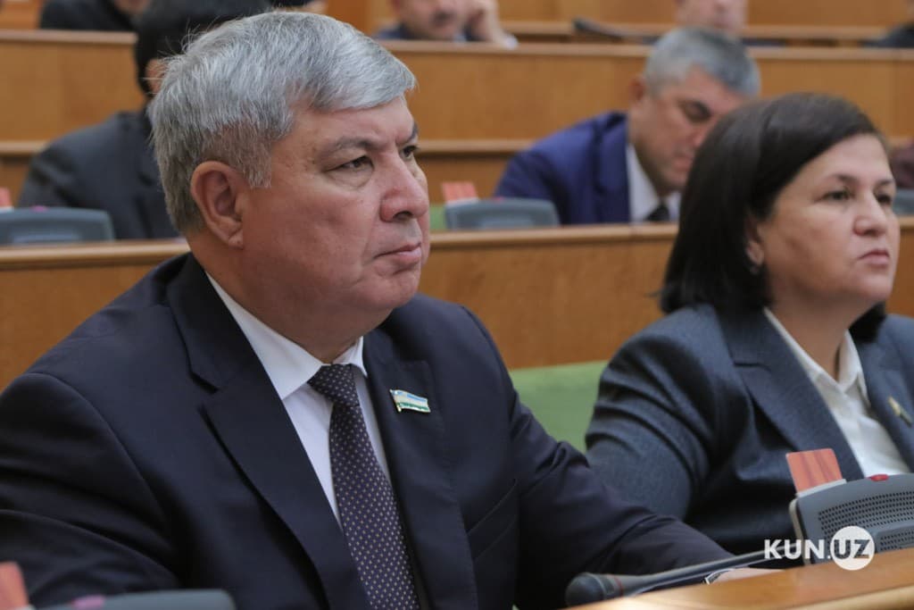 Viloyat hokimi deputatni sarson qilgan amaldorlarni tanqid qildi