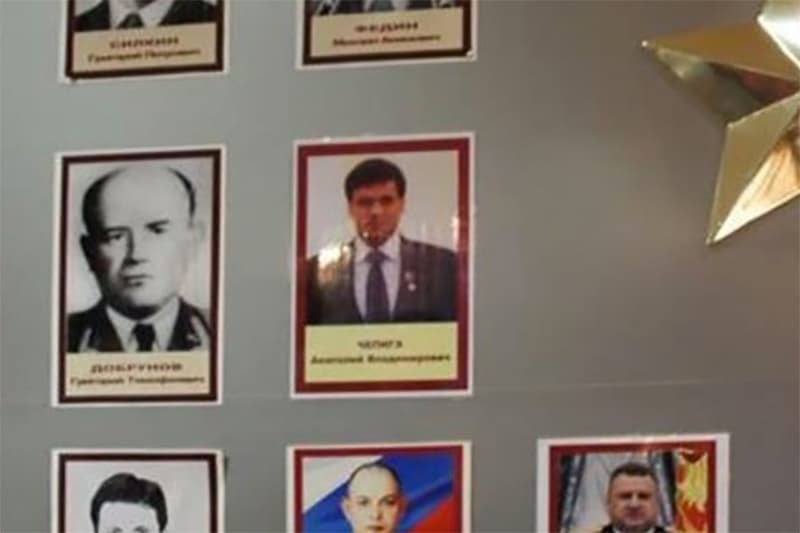 Ҳарбий университет ҳурмат тахтачасида Скрипални заҳарлаган шахснинг сурати аниқланди