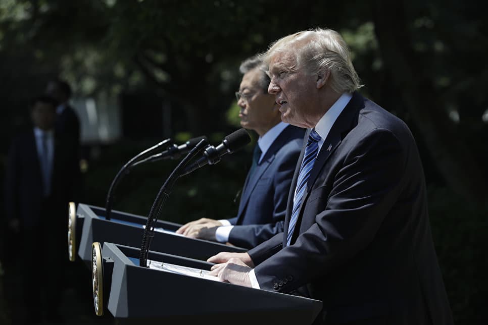 Tramp va Mun Chje In Shimoliy Koreya amerikaliklarni ozod qilganini qutlashdi