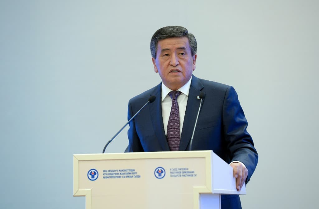 Jeenbekov rus tilining rasmiy maqomini ma'naviy boylik deb atadi