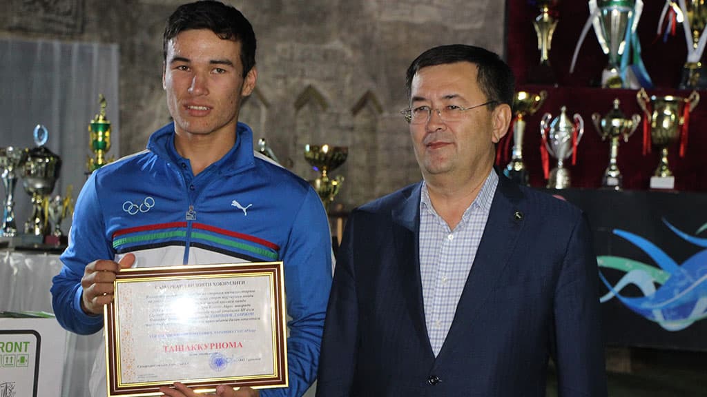 Erkinjon Turdimov samarqandlik g‘olib sportchilarni taqdirladi