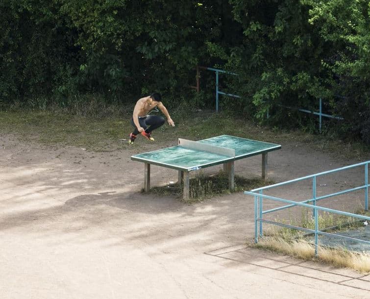 Yaponiyalik kishi besh yil davomida bir tennis stolini suratga oldi, natija esa... suratlarda