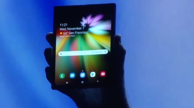 Samsung moslashuvchan ekranli smartfonini namoyish qildi