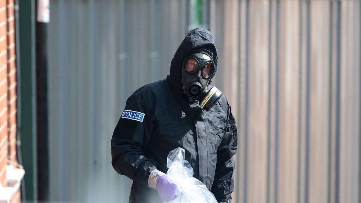 OAV: Skripallarni zaharlashda gumonlanayotganlar Buyuk Britaniyadan qochib ketdi