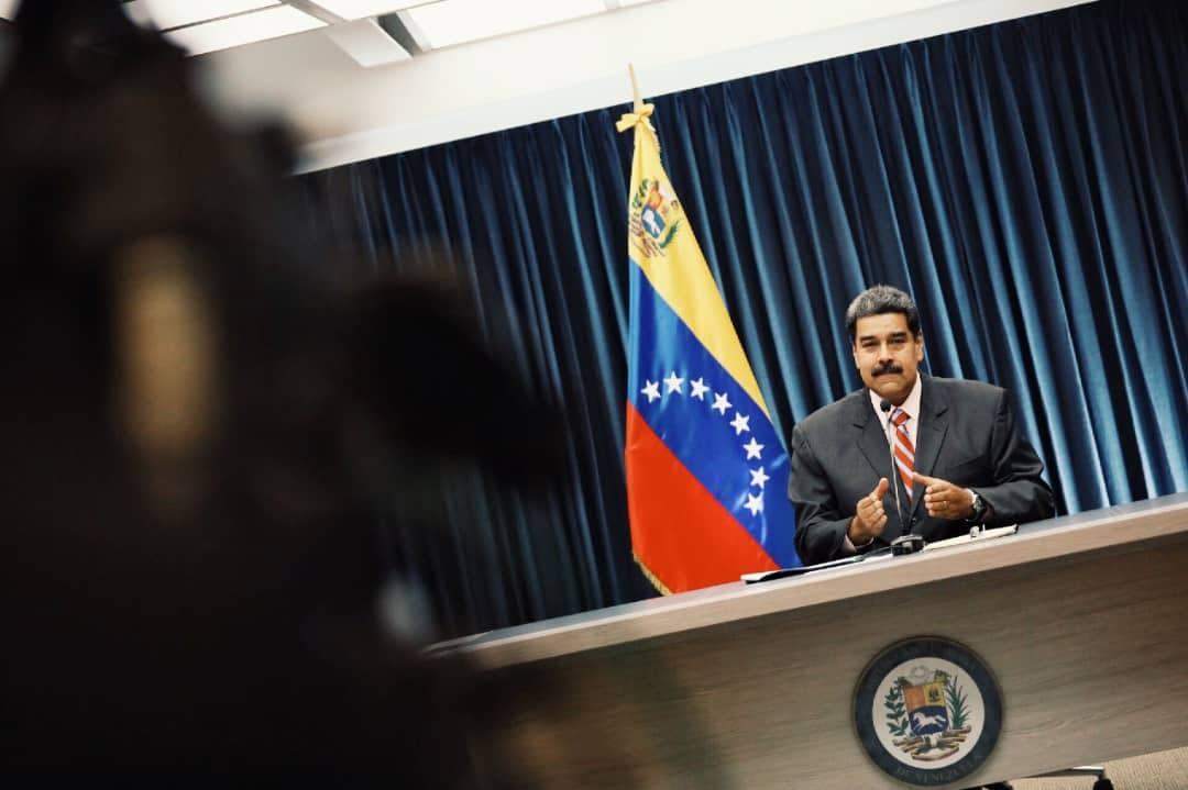 Maduro gazetalar uchun qog‘oz yo‘qligida muxolifatni aybladi