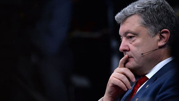 Poroshenko prezidentlikka nomzodini ro‘yxatdan o‘tkazish uchun hujjat topshirdi