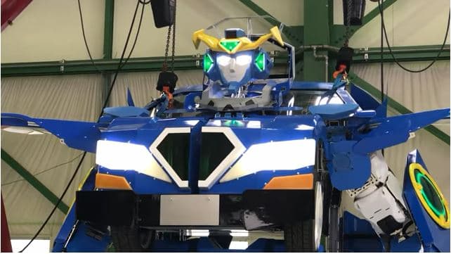Yaponlar avtomobilga aylana oluvchi robot yaratishdi (video)