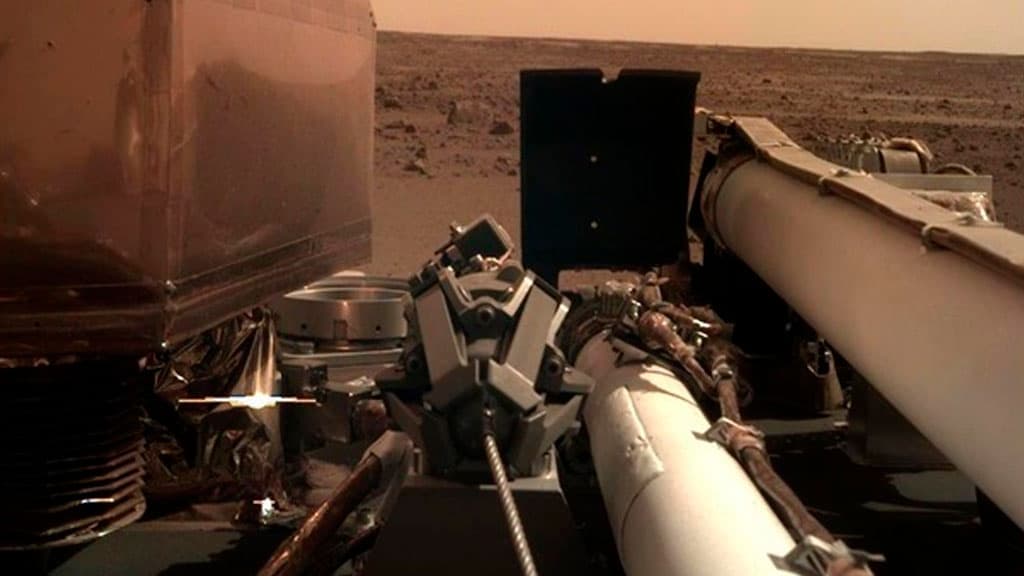 InSight qurilmasi Marsdan selfi jo‘natdi