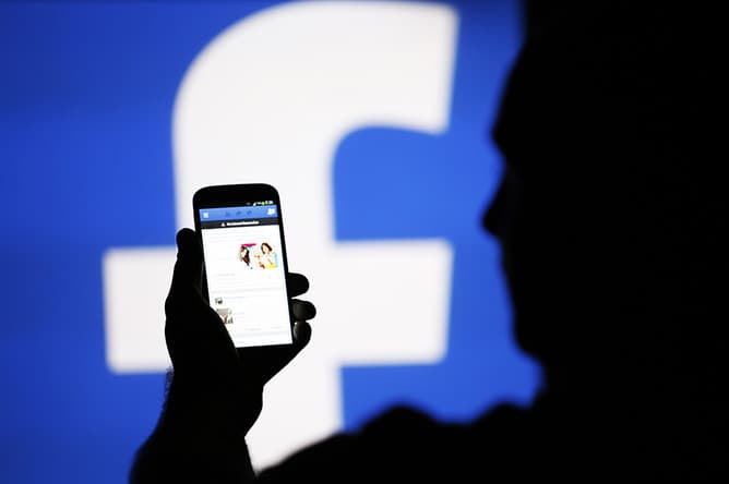 WhatsApp hammuassisi foydalanuvchilarni Facebook’ni o‘chirib tashlashga chaqirdi