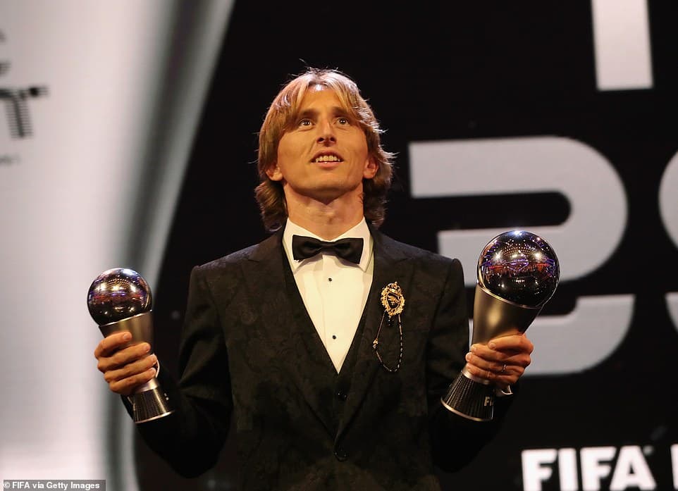 Modrich Ronalduni yana yengdi, Saloh va Neymarsiz ramziy terma jamoa. FIFA eng yaxshilarni taqdirladi