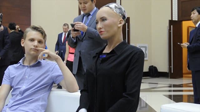 Dunyodagi eng mashhur robot Nursulton Nazarboyev haqidagi savolga javob bera olmadi (video)