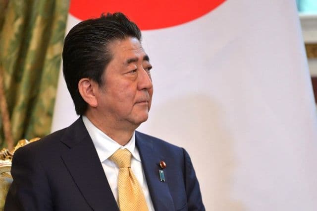 Abe Kuril orollari bo‘yicha bitim qanday shartda imzolanishini aytdi