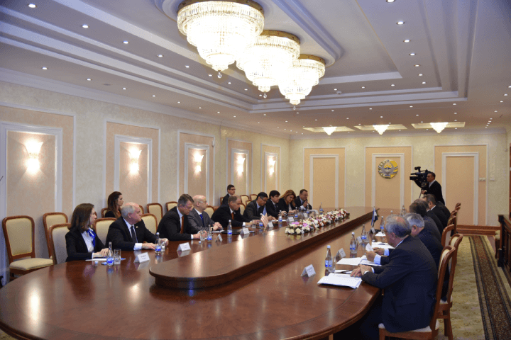 AQSh delegatsiyasi Senatda muzokaralar o‘tkazdi