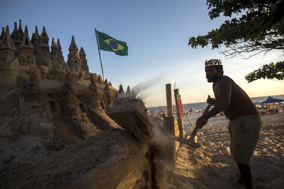 Braziliyalik o‘ziga qumdan qasr barpo etib, unda 22 yildan beri yashamoqda (video)