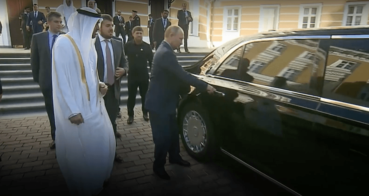“Mersedes”dan kattaroq: Putin Abu-Dabi valiahd shahzodasiga yangi limuzinini ko‘rsatdi (video)