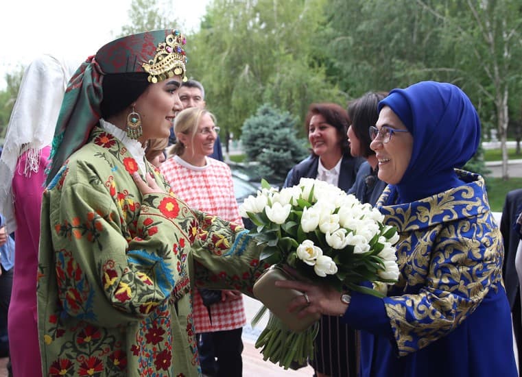 Ziroat Mirziyoyeva va Amina Erdo‘g‘an uchrashuvidan fotojamlanma
