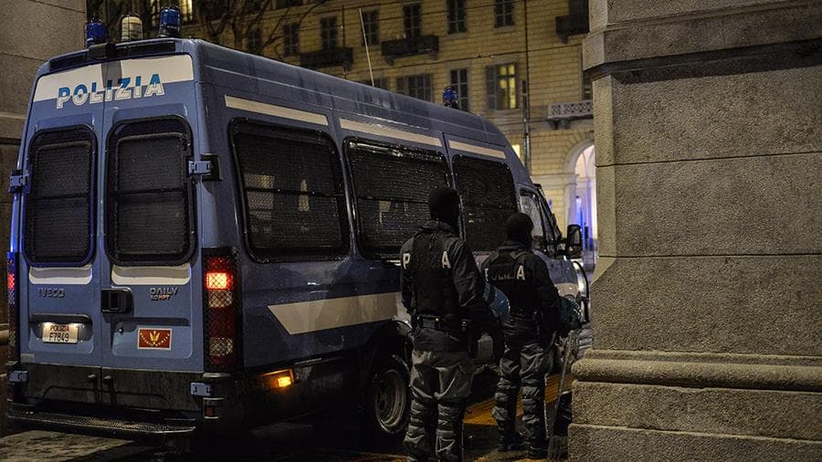 Italiya - Fransiya chegarasida ichida 2,5 kg trotil bo‘lgan avtomobil ushlandi