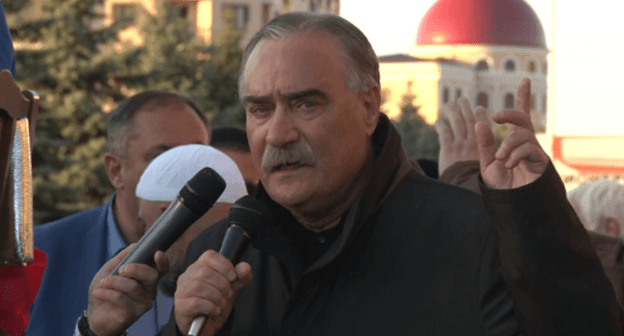 Ингушетия биринчи президенти намойишчиларга чақириқ билан чиқди