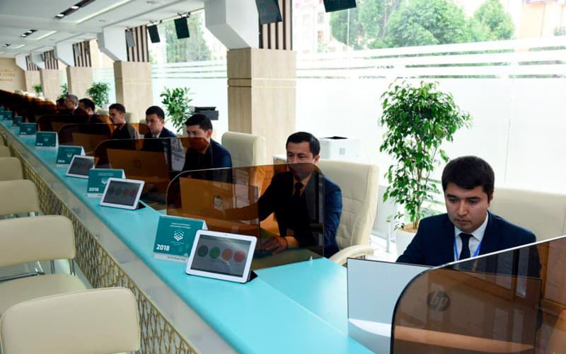Prezident davlat xizmatlari bo‘yicha yangi qarorni imzoladi. 1 apreldan qator talablar bekor qilinadi