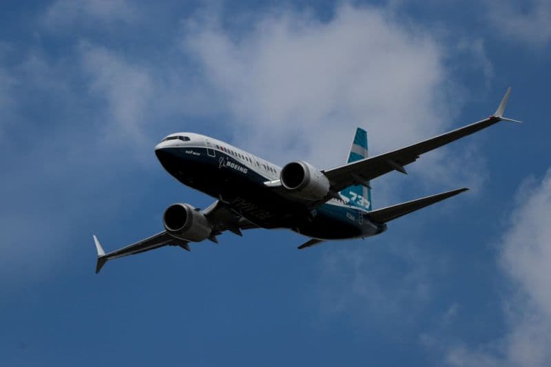 Boeing 737 samolyotlari o‘z-o‘zidan pastga sho‘ng‘ishi mumkinligi aniqlandi – OAV 