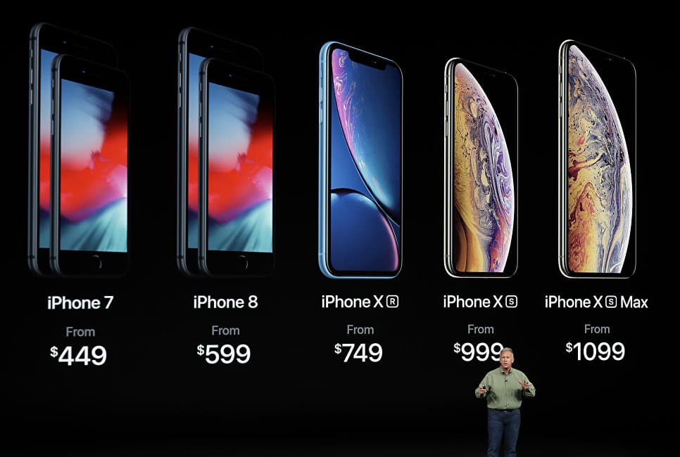 Rossiyada yangi iPhone uchun do‘kon oldidagi navbatlar sotilmoqda