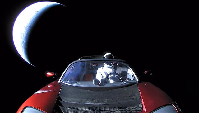 Koinotga uchirilgan Tesla mashinasi Marsdagi hayotni yo‘q qilishi mumkinligi aytildi