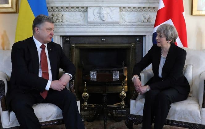 Порошенко ва Мэй «Кремлнинг тажовузкор сиёсатини» муҳокама қилди