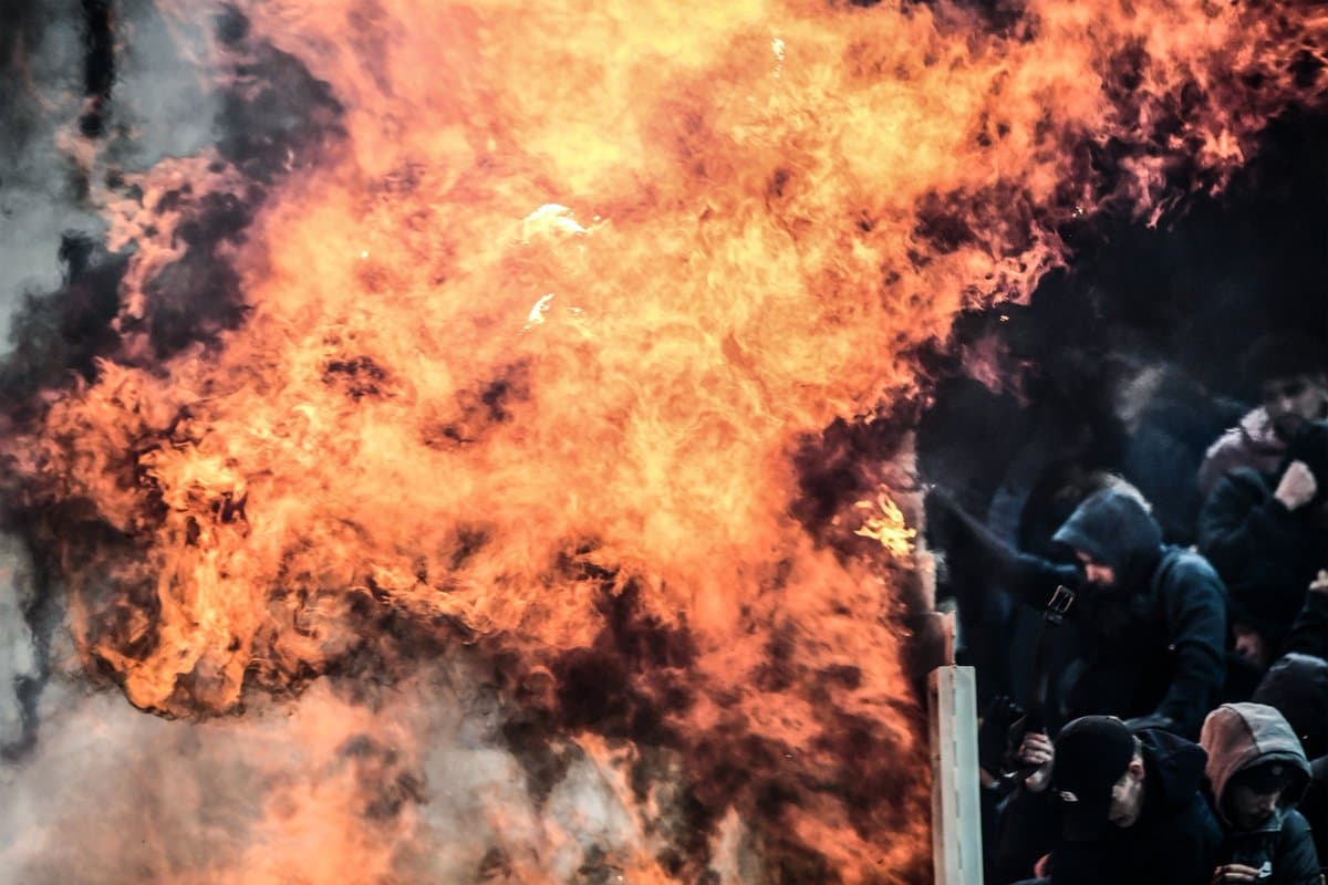 Foto: Afinada o‘yin vaqtida tartibsizliklar yuzaga keldi