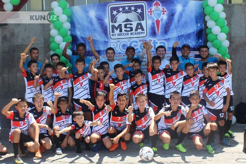 Amerikada yashovchi o‘zbek yigiti va'dasida turdi: u Toshkentda Amerika-Ispaniya Futbol Akademiyasiga asos soldi
