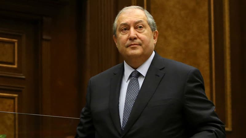 Armaniston prezidenti vazirlarning ommaviy iste'fosi haqidagi farmonni imzoladi