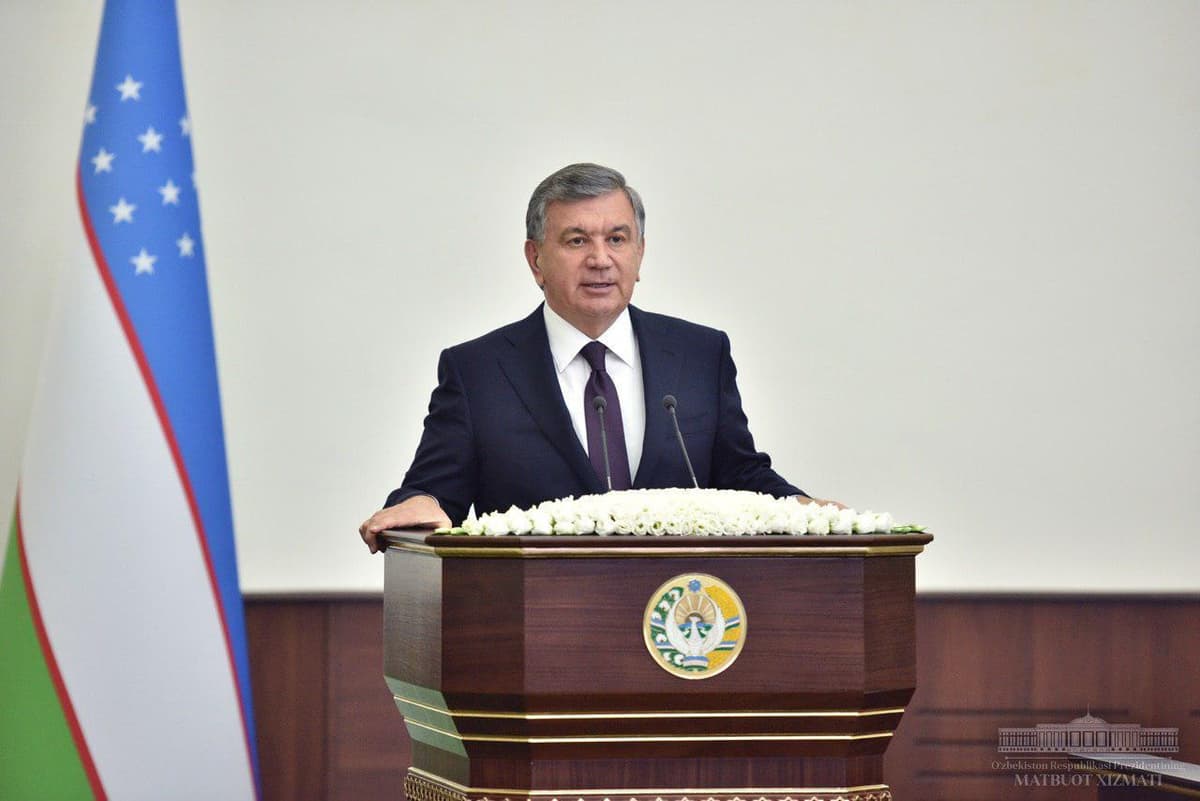 Президент Узбекистана предупредил руководителей о принудительных работах