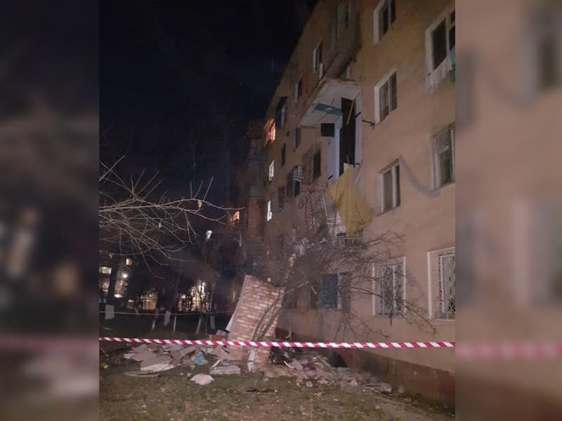 Toshkentda ko‘p qavatli uylardan birining balkonlari qulab tushdi