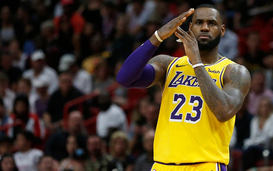 Sportchi, tadbirkor, hotamtoy: Lebron Jyeyms qanday qilib 450 mln dollar pul topdi?